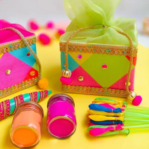 basket-1,gift hamperm, holi celibration, holi hampers, gift hamper basket for holi colour holi hamper