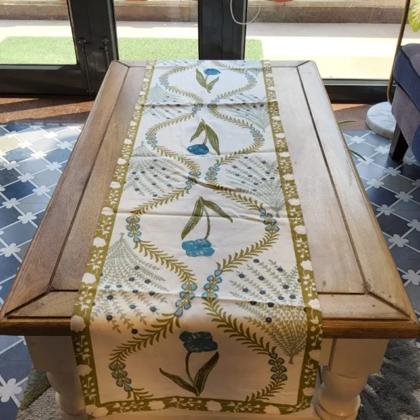 table runner (7), runner,placemats with matching runner, table mat set with runner, table runner and placemats together